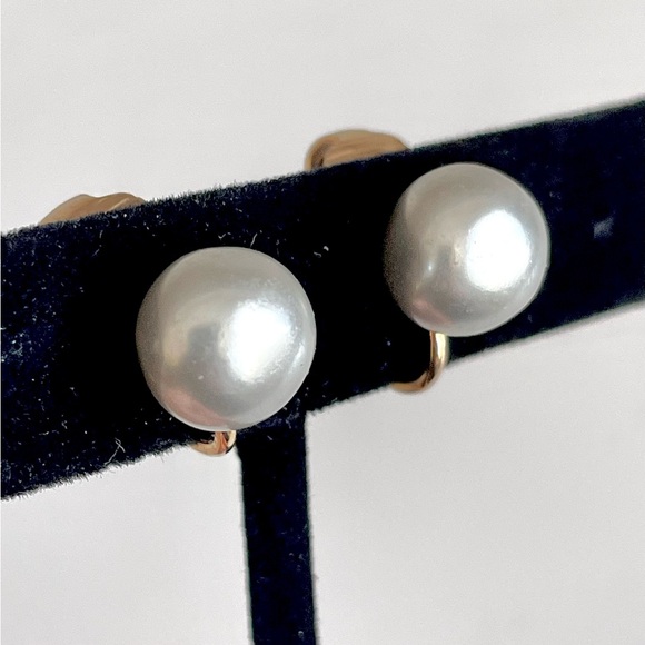 Avon Vintage Silver Gray Faux Pearl Gold-Tone Clip Earrings Minimalist Chic EUC - Picture 5 of 11